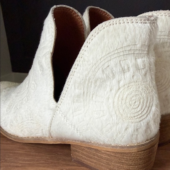 Mi.iM Ellen Calf Hide Ankle Boots Size 7.5 White Cowgirl Southwestern EUC - Picture 6 of 9